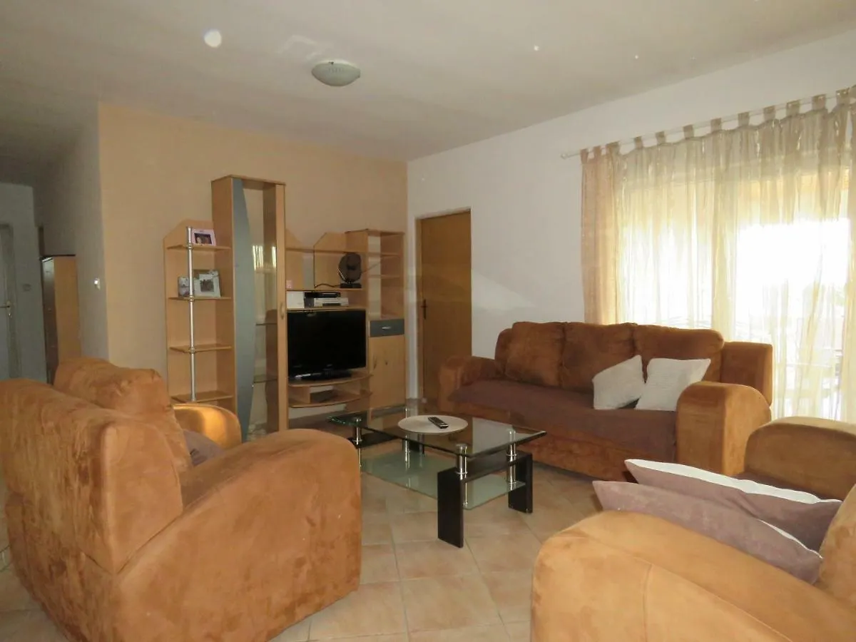 Guesthouse Dila Galovac  Galovac (Zadar)